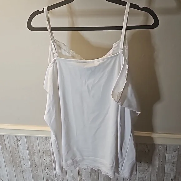 ❄️B7❤️🔹️White Lace Trim Cami - Picture 4 of 4